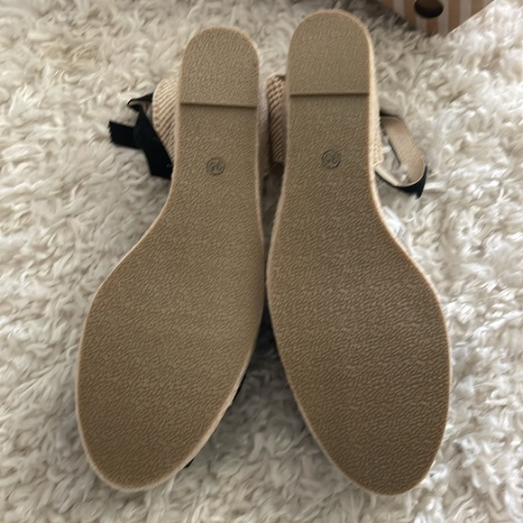 Tonivis Women’s 9.5 Black And Tan Platform Sandals With Ankle Strap - Picture 2 of 4